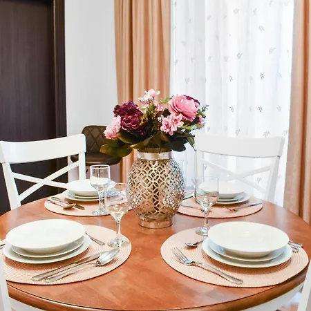 Apartment Sabinelor 79 *